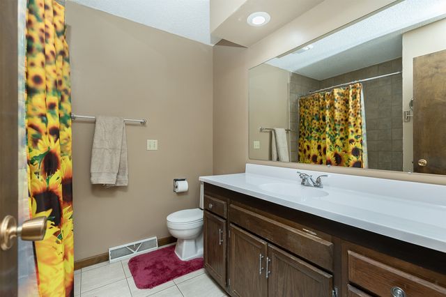 1622 NW 109th Street, Clive, IA 50325