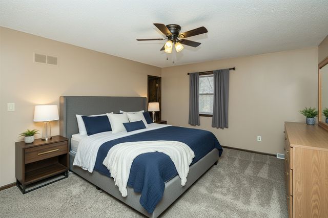 1622 NW 109th Street, Clive, IA 50325