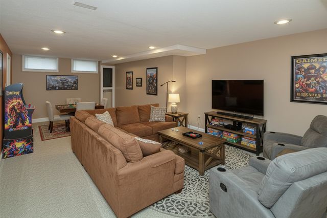 1622 NW 109th Street, Clive, IA 50325