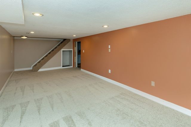 1622 NW 109th Street, Clive, IA 50325