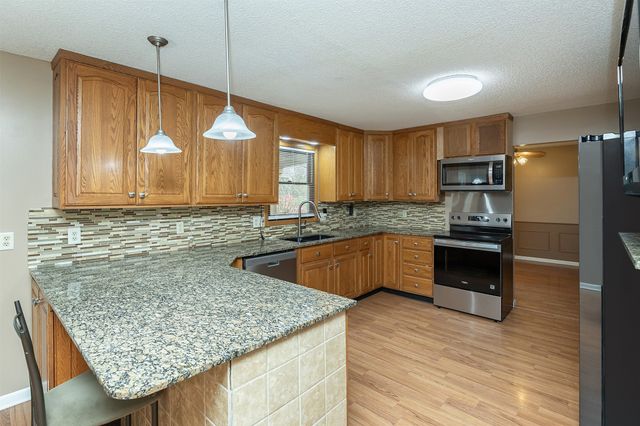 1622 NW 109th Street, Clive, IA 50325