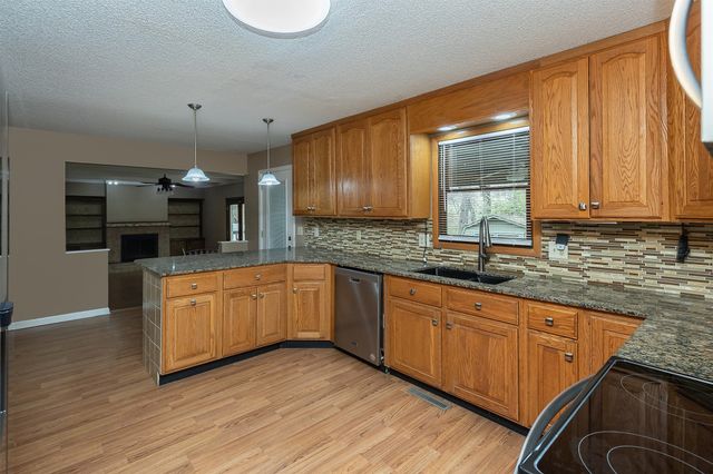 1622 NW 109th Street, Clive, IA 50325