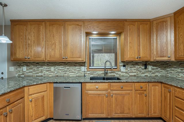 1622 NW 109th Street, Clive, IA 50325