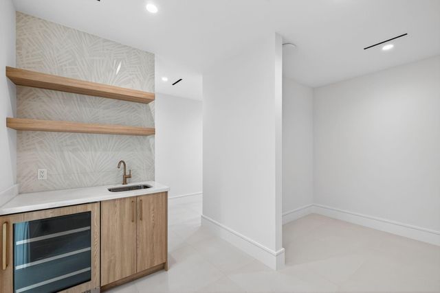119 N Gordon Rd, Fort Lauderdale, FL 33301