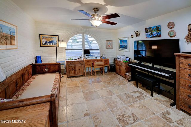 6513 N Green Briar Drive, Tucson, AZ 85718