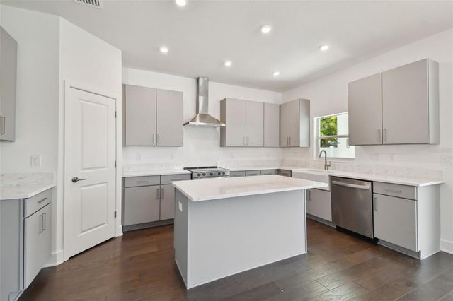 1530 W RIVER SHORE WAY, Tampa, FL 33603