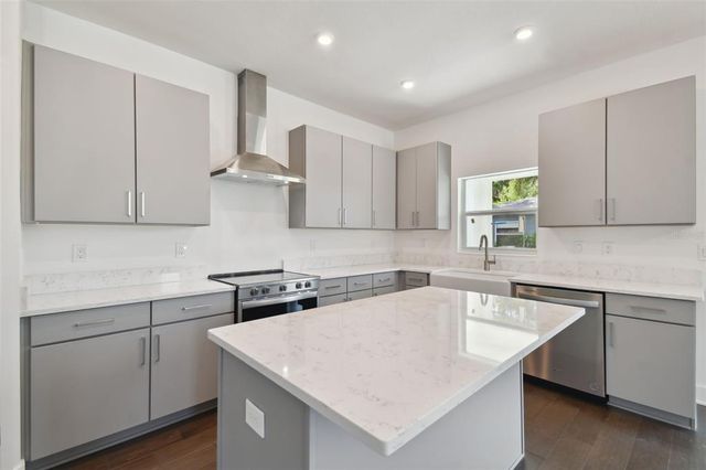 1530 W RIVER SHORE WAY, Tampa, FL 33603