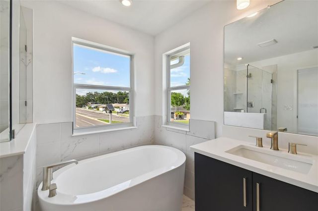 1530 W RIVER SHORE WAY, Tampa, FL 33603