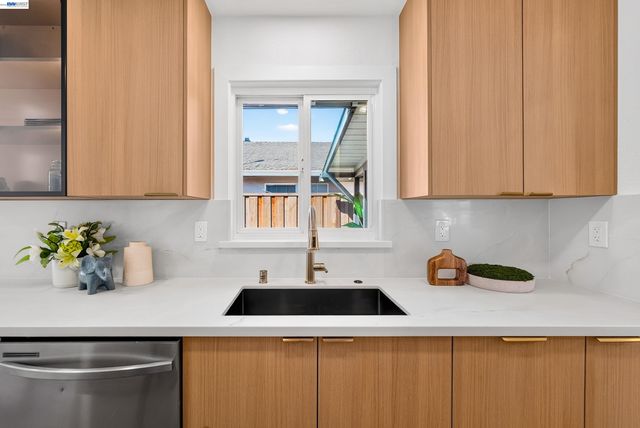 1664 Los Padres Blvd, Santa Clara, CA 95050