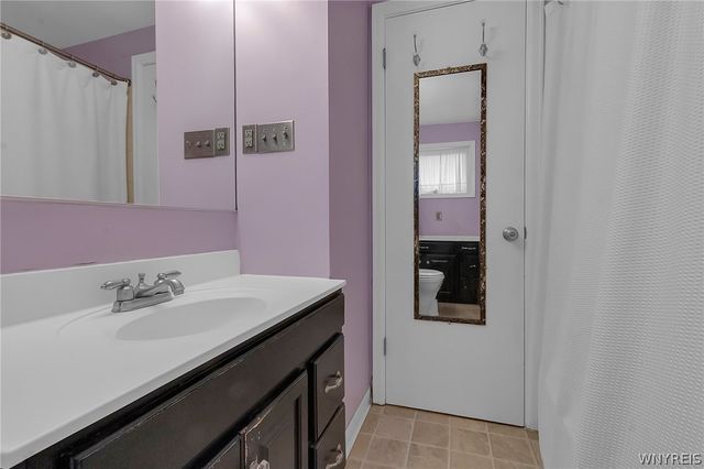 27 Castle Court, Amherst, NY 14226