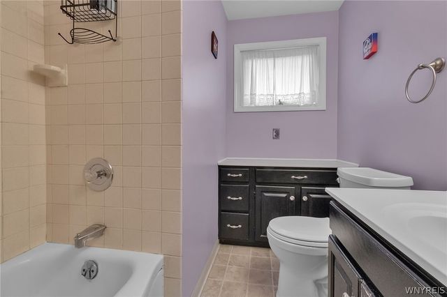 27 Castle Court, Amherst, NY 14226