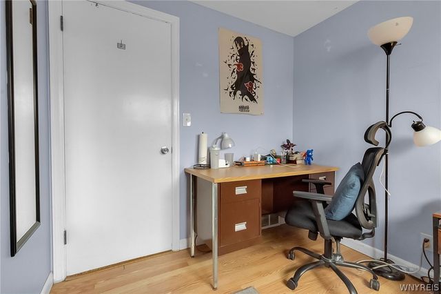 27 Castle Court, Amherst, NY 14226