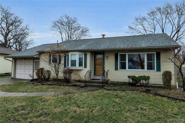 27 Castle Court, Amherst, NY 14226