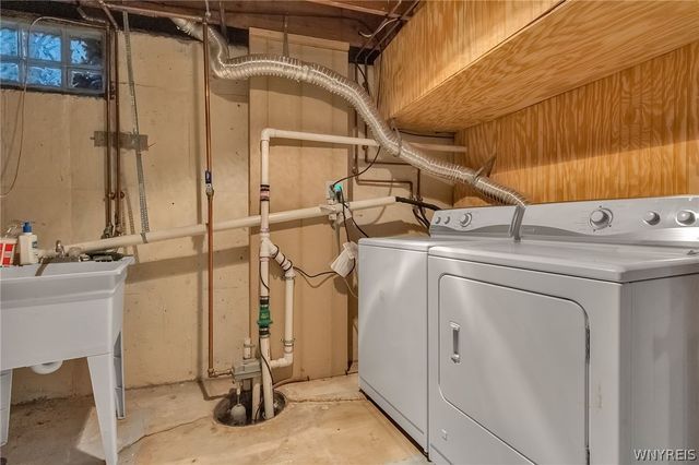 27 Castle Court, Amherst, NY 14226