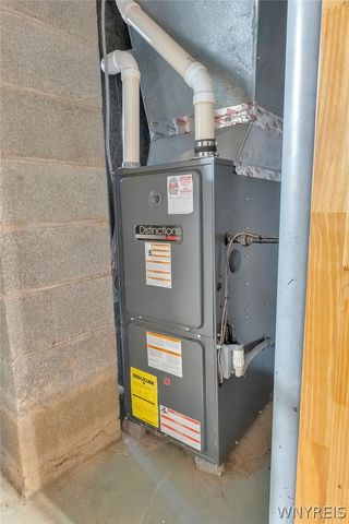 27 Castle Court, Amherst, NY 14226