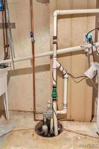 27 Castle Court, Amherst, NY 14226