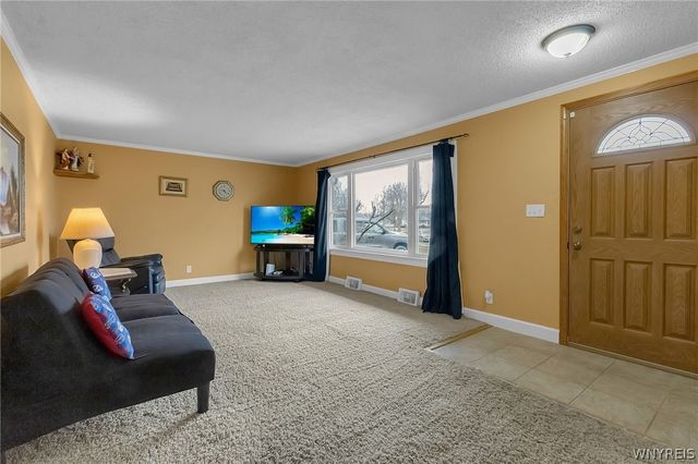 27 Castle Court, Amherst, NY 14226