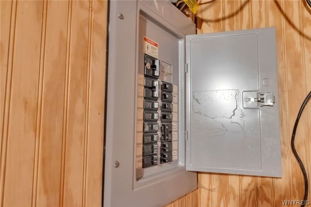 27 Castle Court, Amherst, NY 14226