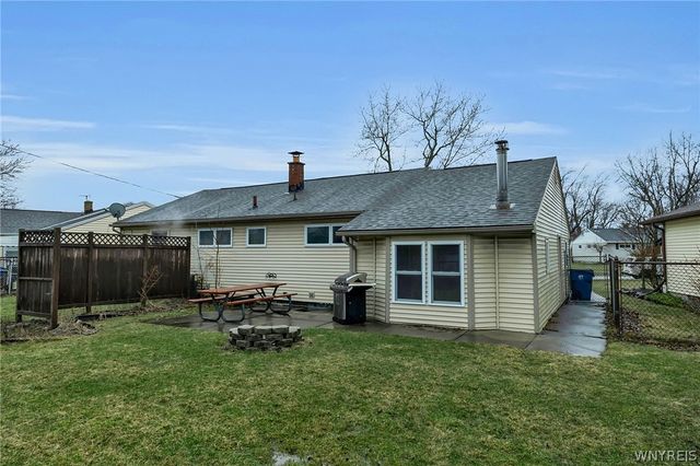 27 Castle Court, Amherst, NY 14226