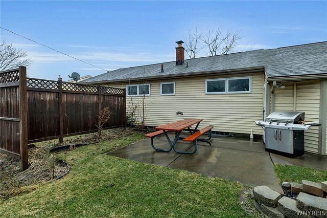 27 Castle Court, Amherst, NY 14226