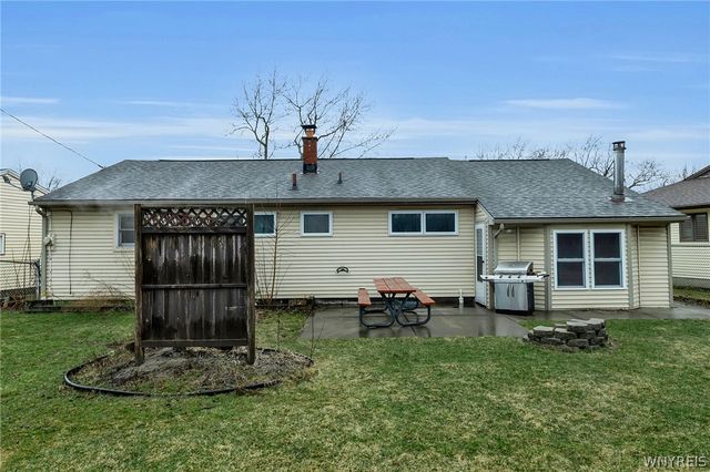 27 Castle Court, Amherst, NY 14226