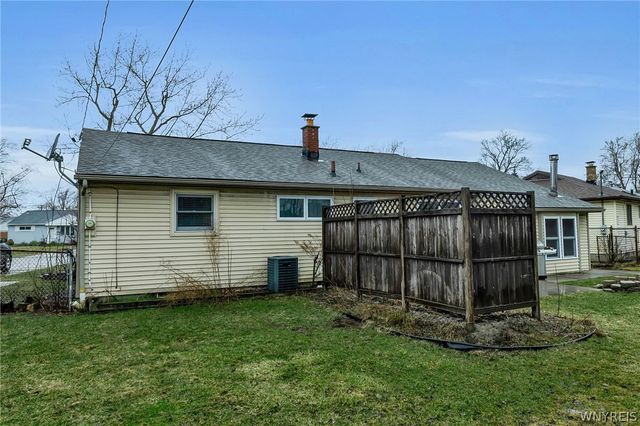 27 Castle Court, Amherst, NY 14226