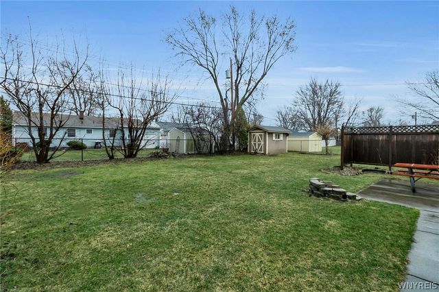 27 Castle Court, Amherst, NY 14226