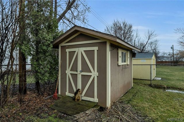 27 Castle Court, Amherst, NY 14226