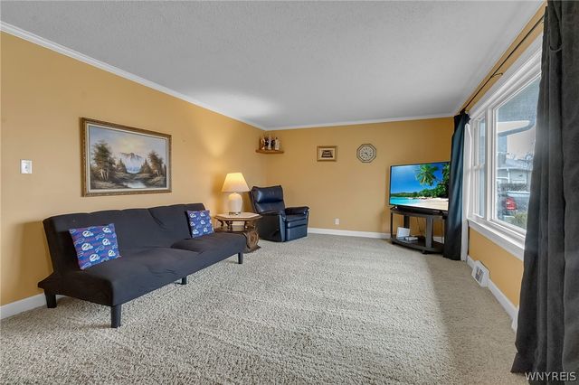 27 Castle Court, Amherst, NY 14226