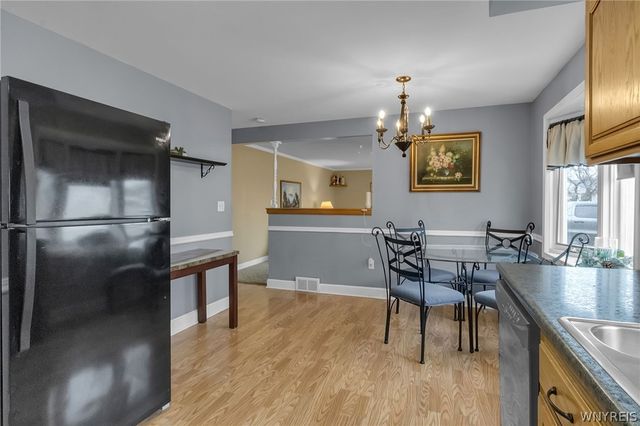 27 Castle Court, Amherst, NY 14226