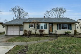 27 Castle Court, Amherst, NY 14226