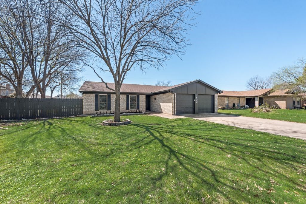 1532 Augusta Road, Benbrook, TX 76126