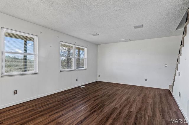 4453 Drury Rd, Bloomsdale, MO 63627