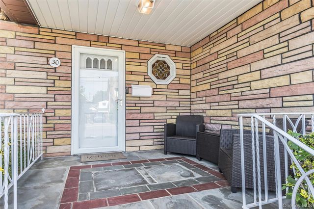 30 West Avenue, Malverne, NY 11565