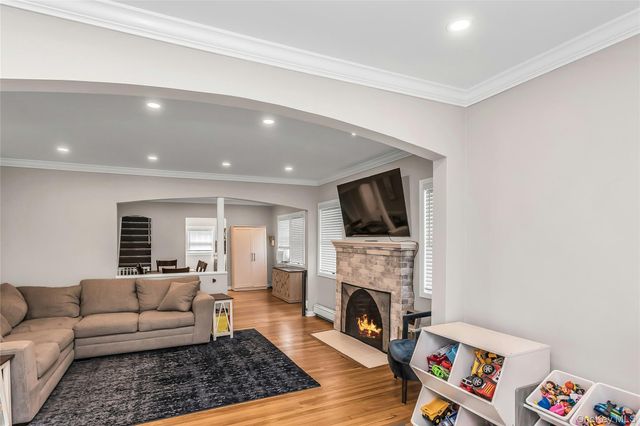30 West Avenue, Malverne, NY 11565