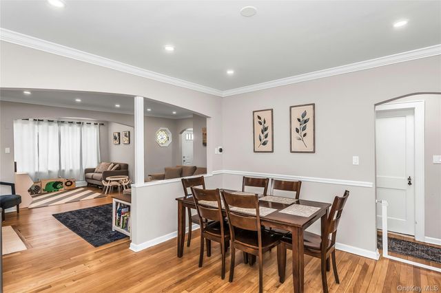 30 West Avenue, Malverne, NY 11565