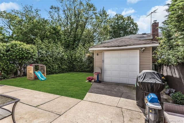 30 West Avenue, Malverne, NY 11565