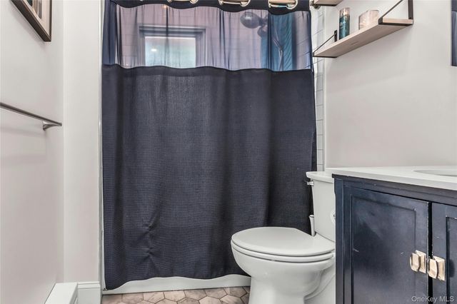 30 West Avenue, Malverne, NY 11565