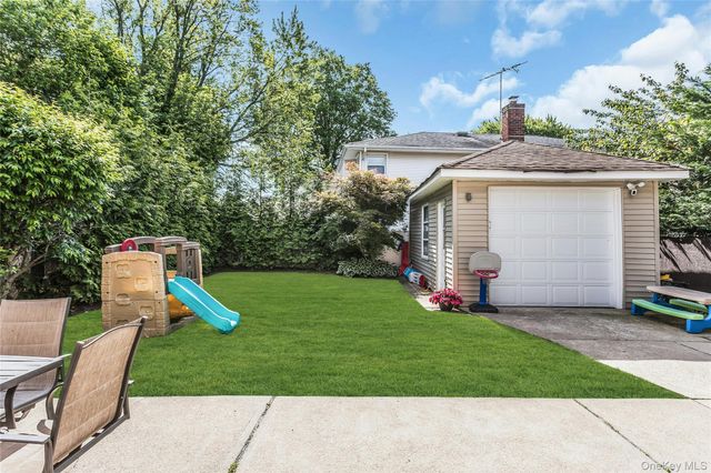 30 West Avenue, Malverne, NY 11565