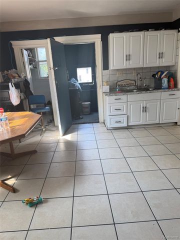 4951 Cecil Street, Detroit, MI 48210