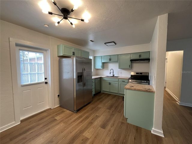 1405 SE 4TH AVENUE, Gainesville, FL 32641