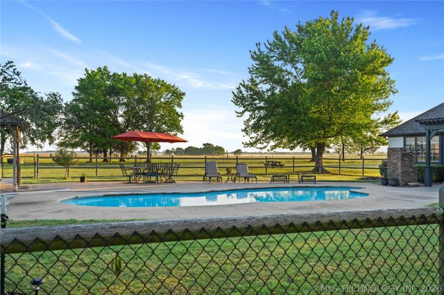 12785 N 280 Road, Okmulgee, OK 74447