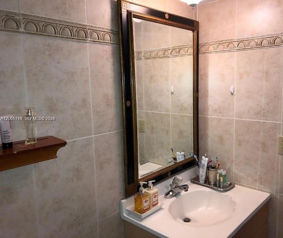 7705 SW 86th St B-211, Miami, FL 33143