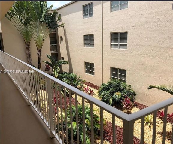 7705 SW 86th St B-211, Miami, FL 33143