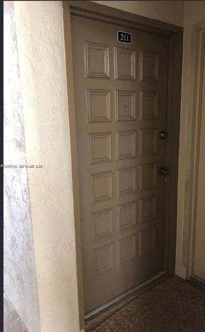 7705 SW 86th St B-211, Miami, FL 33143