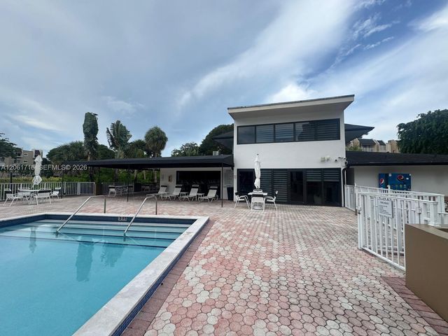 7705 SW 86th St B-211, Miami, FL 33143
