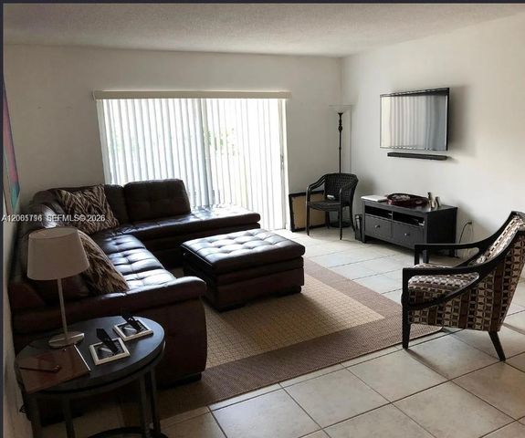 7705 SW 86th St B-211, Miami, FL 33143