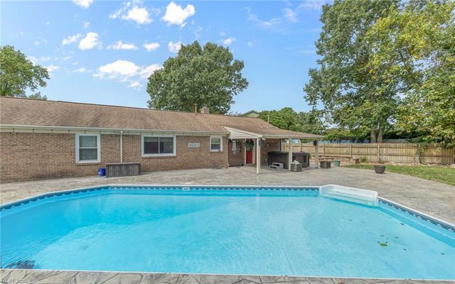 808 Sussex CT, Virginia Beach, VA 23464
