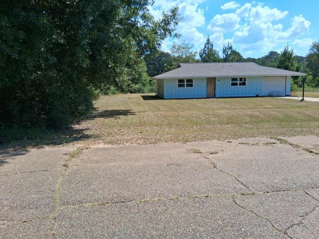 45 Ladner Dr., Lumberton, MS 39455