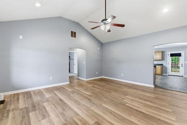1025 Lanas Lane, Lawrenceburg, KY 40342